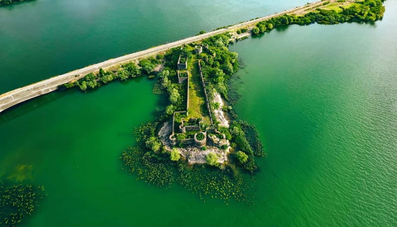 Skadar Lake Virpazar : Speed Boat Special ! - The swimming stop near a monastery