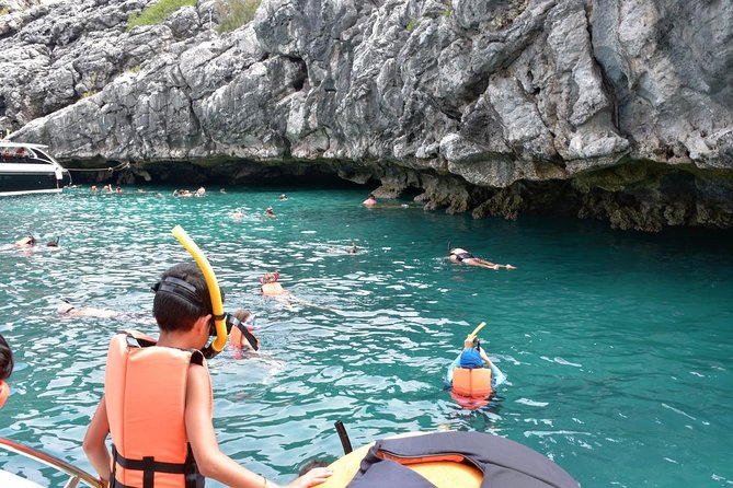 Snorkel and Kayak Tour to Angthong Marine Park by Speedboat from Koh Samui - Koh Wua Talap: lunch, beach time, and paddling