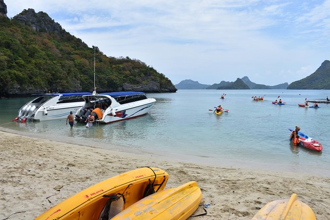 Snorkel and Kayak Trip to Angthong Marine Park by Speed Boat from Koh Phangan - Kayaking around Mae Koh Island