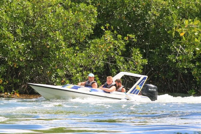 Speedboat Adventure and Snorkeling in Cancun - Driving Through Nichupté Lagoon