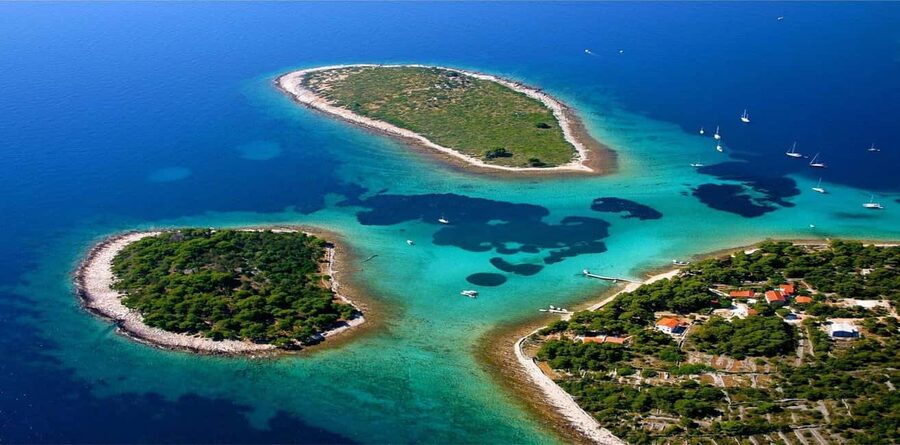 Split: Private Blue Lagoon 3 islands with speed boat - Captain Vedran and the private-boat feel