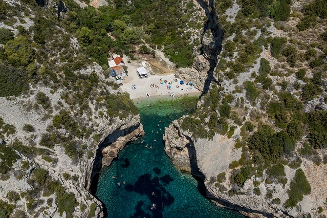 Split/Trogir: Blue Cave, Vis, and Hvar Speedboat Day Tour - Vis’s military past and the caves near Podhumlje