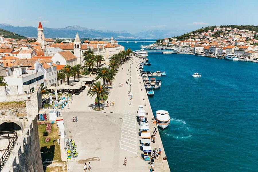 Split/Trogir: Blue lagoon and 3 islands speedboat tour - Maslinica slows the pace