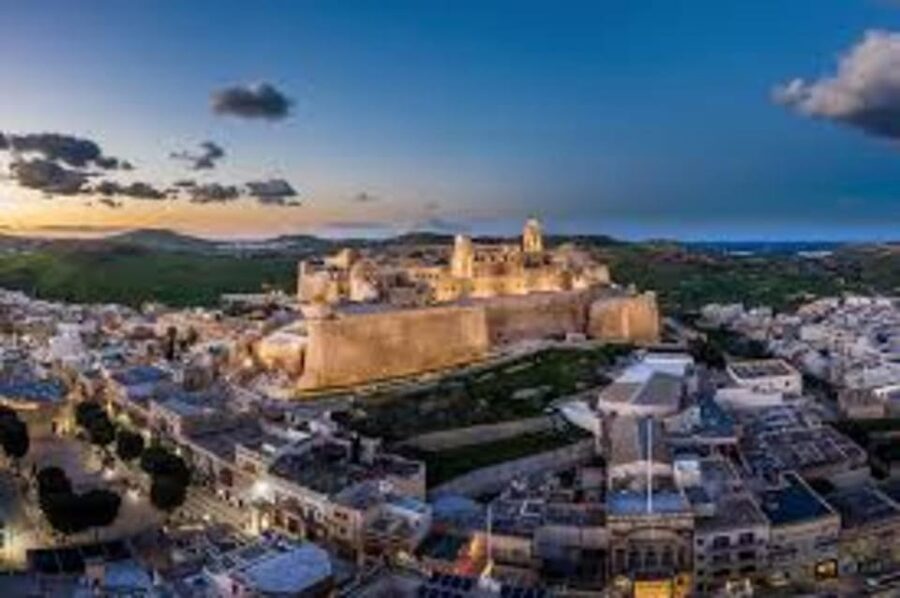 St Julians: Powerboat Gozo, Comino and Blue Lagoon - Two free hours to make your own Gozo plan