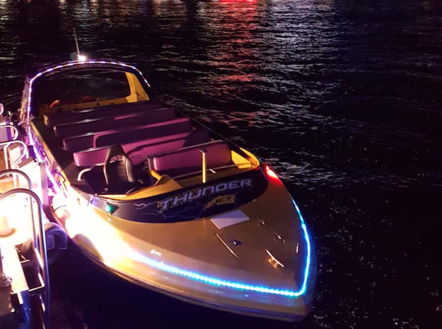 Sydney Harbour: 30 Minute Slow Jet Boat Vivid Cruise - Seeing Vivid Sydney from the middle of the harbour