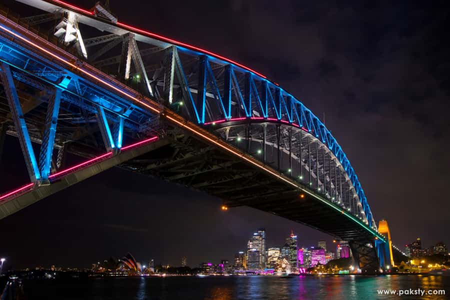 Sydney Harbour: 30 Minute Slow Jet Boat Vivid Cruise - From the ferry wharf to the Opera House side