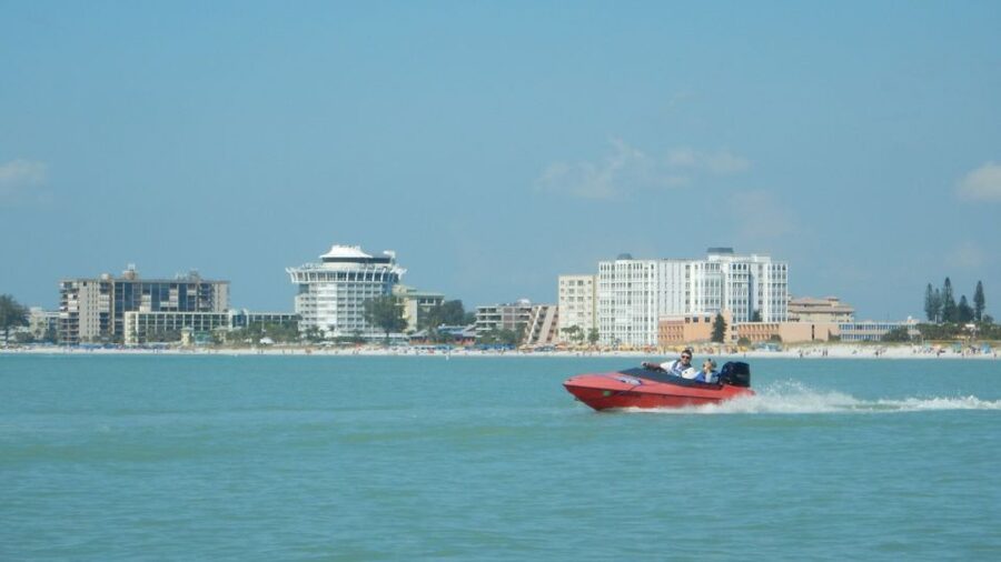 Tampa Bay 2-Hour Speedboat Adventure - From St. Petersburg Toward the Gulf