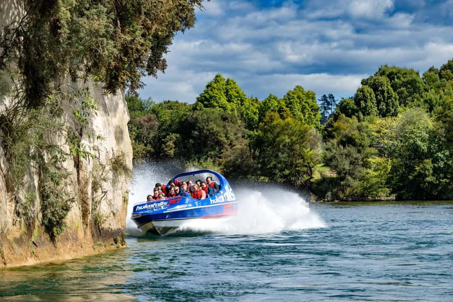 Taupō: Huka Falls 30-Minute Jet Boat Experience - What the 360-degree spins feel like