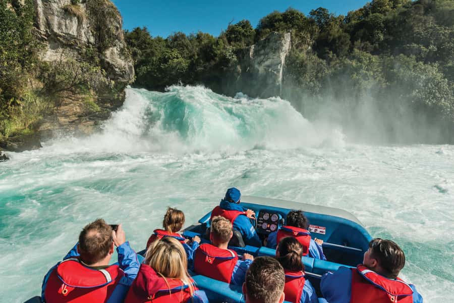 Taupō: Huka Falls 30-Minute Jet Boat Experience - The guides make a noticeable difference