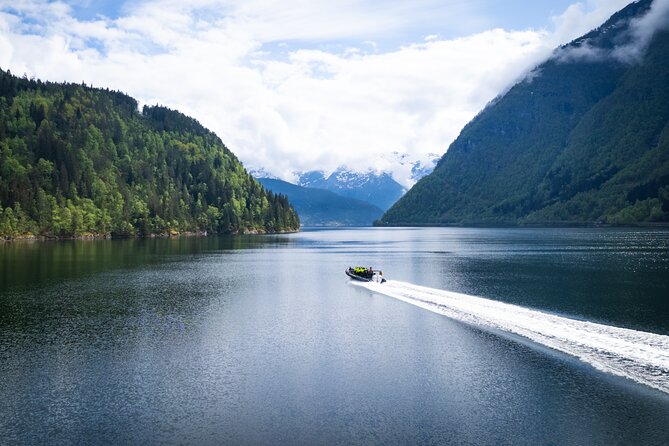 Ulvik scenic RIB adventure to Osafjord a Hardangerfjord branch - Who should choose this Ulvik excursion?