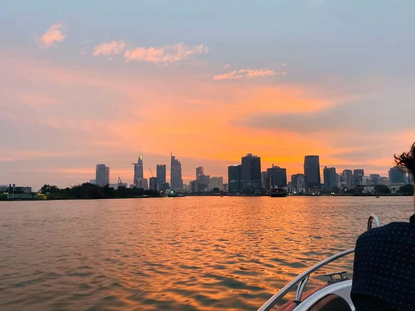 VIP Tour Enjoy Romantic Sunset by Speed Boat Free Cocktail - Who should book this experience?