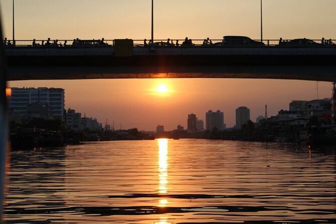 VIP Tour in Saigon: Romantic Sunset Cocktail by SpeedBoat - The cocktail stop by the river