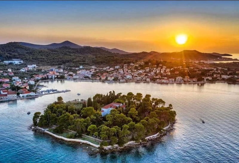 Zadar: 3 Island Speedboat Tour & Blue Bay Swim with Drinks - The first 15 minutes: leaving Zadar by speedboat