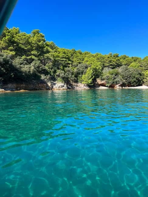 Zadar: 3 Island Speedboat Tour & Blue Bay Swim with Drinks - Ošljak: a small island with a slower rhythm
