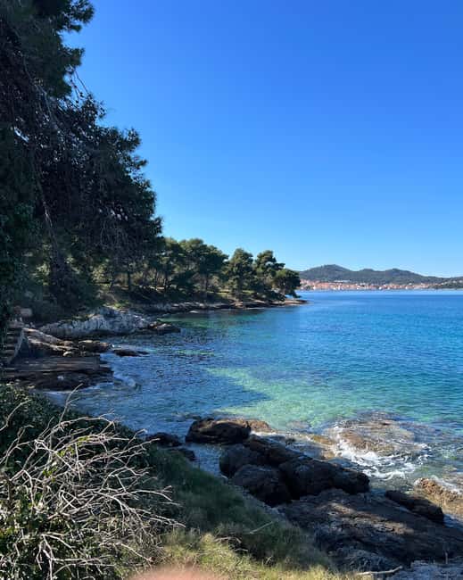 Zadar: 3 Island Speedboat Tour & Blue Bay Swim with Drinks - Finding the boat behind Foša