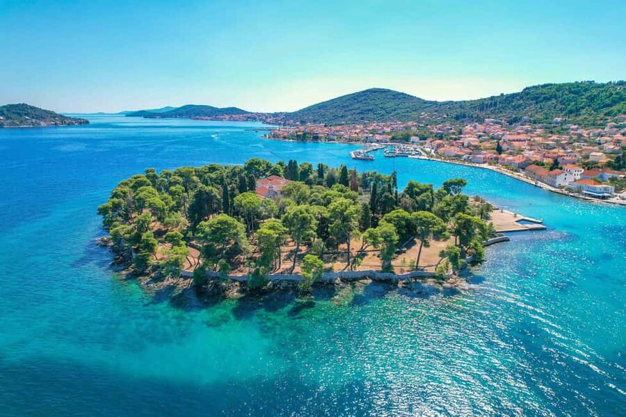 Zadar: 3 Islands Speedboat Tour with Drinks and Diving - Ošljak offers a quieter hour ashore