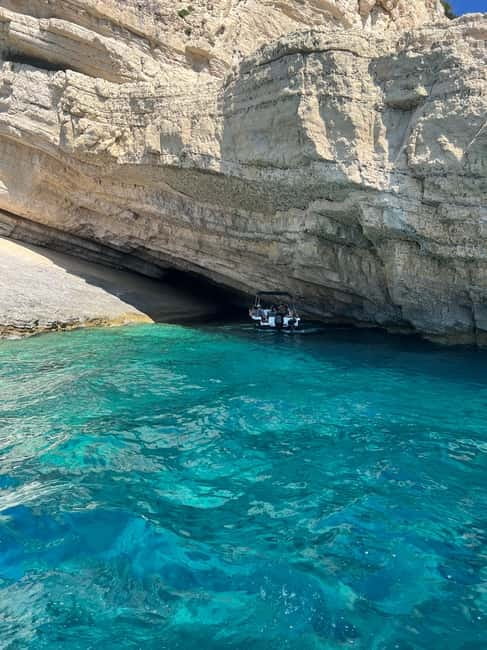 Zakynthos: Turtles, Marathonisi & Keri Caves Speedboat Tour - Leaving Agios Sostis and searching for turtles